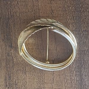VINTAGE Minimalist Circle Leaf Brooch
